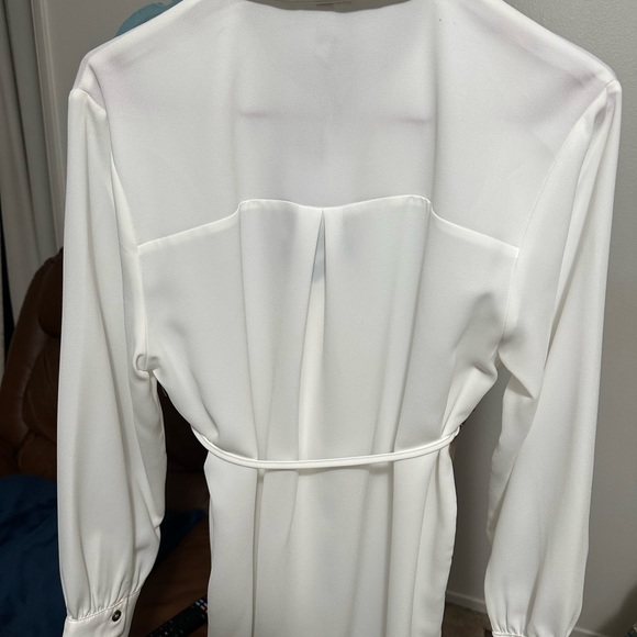 New with Tags. Blouse Polyester Medium Long Sleeve with Collar. US size 6 (M) - Picture 4 of 13